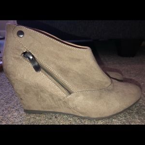 Chinese Laundry Tan Booties